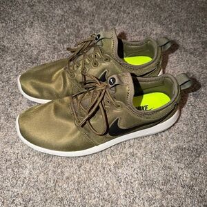 Nike Shoes Men's 8 Roshe Two 844656 200 Training Olive Gym Athletic Sneakers